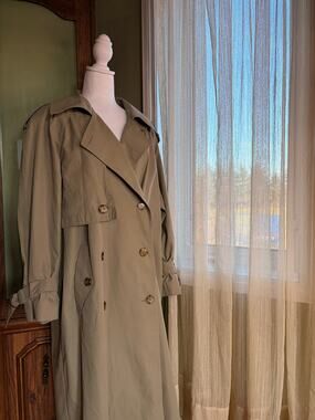 London Fog x Eaton Vintage Trench Coat Size 16 Medium Beige Khaki Double Breaste